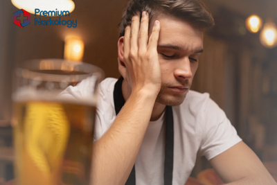 Человек со кружкой пива